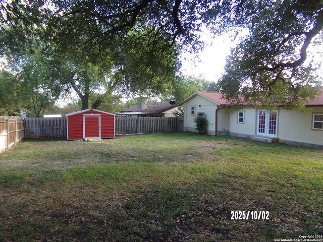 615 Amistad Blvd, Universal City, TX 78148