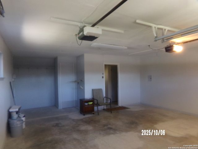 615 Amistad Blvd, Universal City, TX 78148