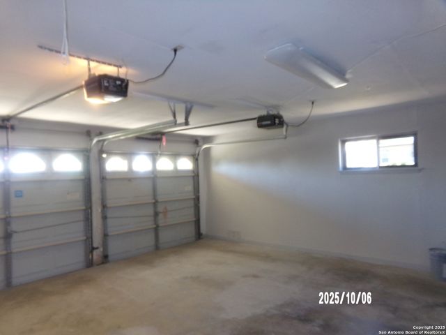 615 Amistad Blvd, Universal City, TX 78148