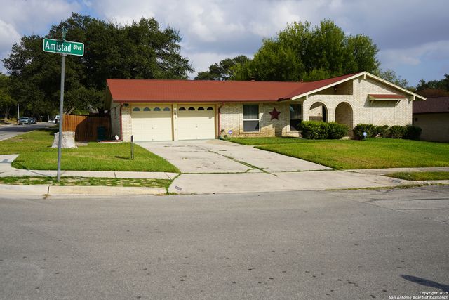 615 Amistad Blvd, Universal City, TX 78148