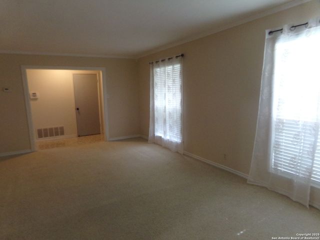 615 Amistad Blvd, Universal City, TX 78148