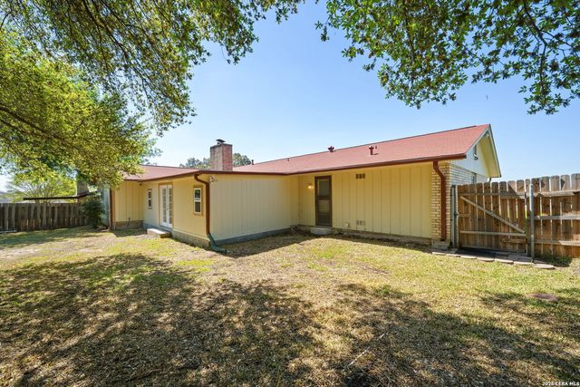 615 Amistad Blvd, Universal City, TX 78148
