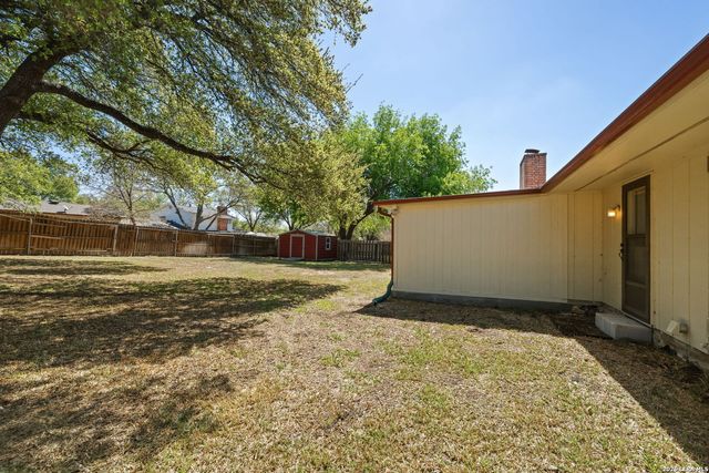 615 Amistad Blvd, Universal City, TX 78148
