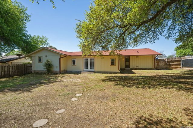 615 Amistad Blvd, Universal City, TX 78148