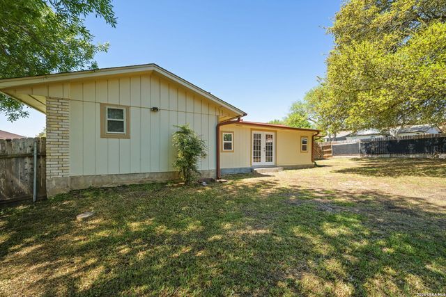 615 Amistad Blvd, Universal City, TX 78148