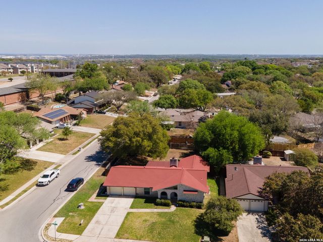 615 Amistad Blvd, Universal City, TX 78148