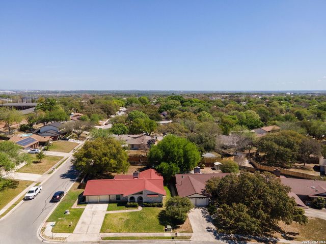 615 Amistad Blvd, Universal City, TX 78148