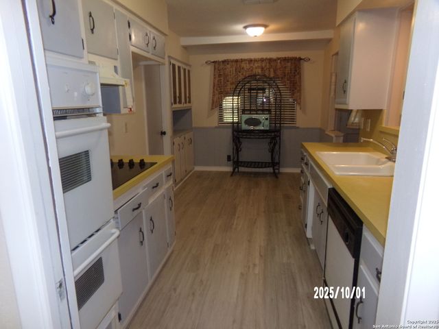 615 Amistad Blvd, Universal City, TX 78148