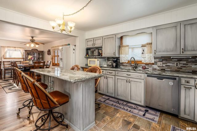 2305 WEAVER Road, Herrin, IL 62948