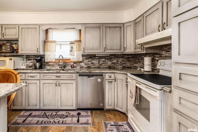 2305 WEAVER Road, Herrin, IL 62948