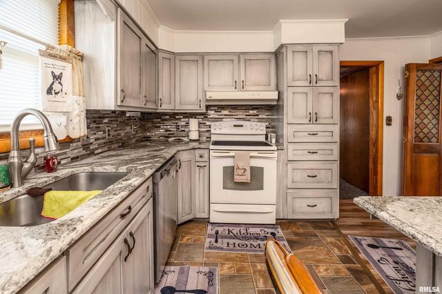 2305 WEAVER Road, Herrin, IL 62948