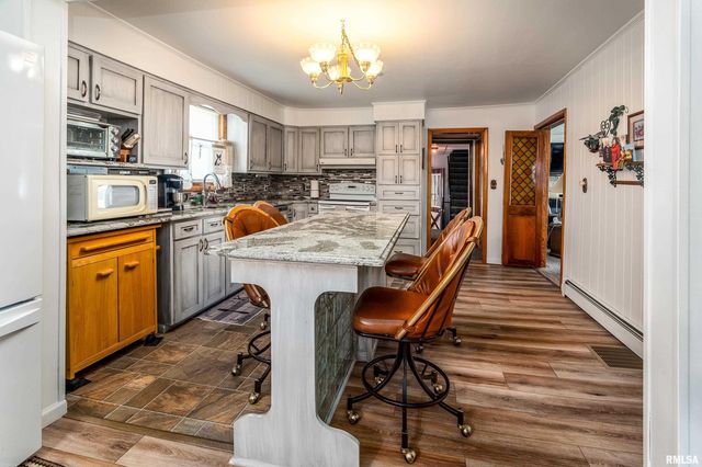 2305 WEAVER Road, Herrin, IL 62948