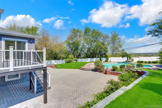 52 Woodland Road, Roslyn, NY 11576