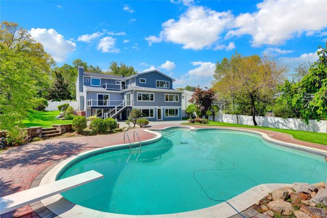 52 Woodland Road, Roslyn, NY 11576