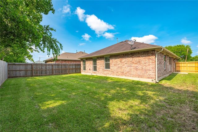 4131 Country Club Drive, Dickinson, TX 77539