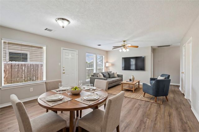4131 Country Club Drive, Dickinson, TX 77539