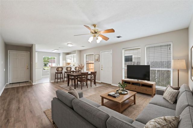 4131 Country Club Drive, Dickinson, TX 77539