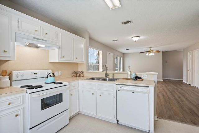 4131 Country Club Drive, Dickinson, TX 77539
