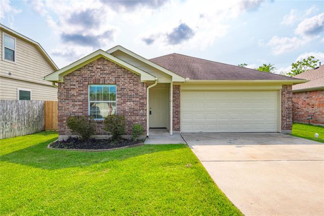 4131 Country Club Drive, Dickinson, TX 77539