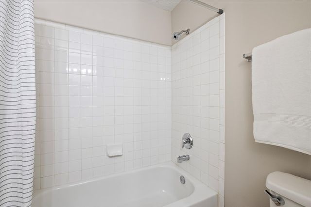 4131 Country Club Drive, Dickinson, TX 77539