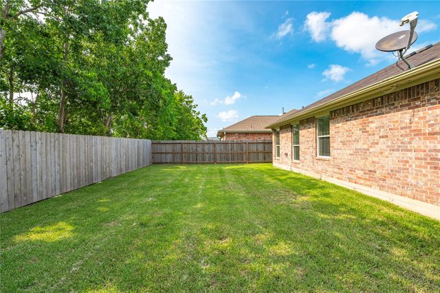 4131 Country Club Drive, Dickinson, TX 77539