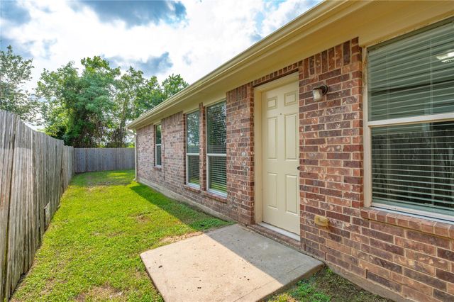 4131 Country Club Drive, Dickinson, TX 77539