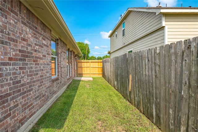 4131 Country Club Drive, Dickinson, TX 77539