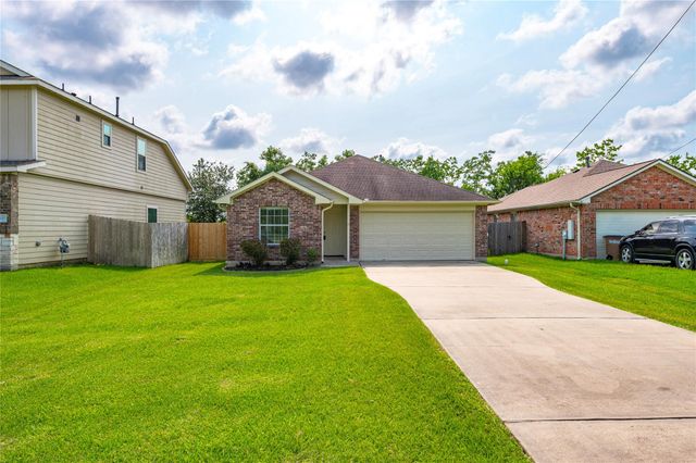 4131 Country Club Drive, Dickinson, TX 77539