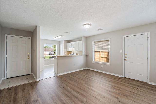 4131 Country Club Drive, Dickinson, TX 77539