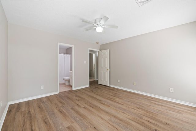4131 Country Club Drive, Dickinson, TX 77539