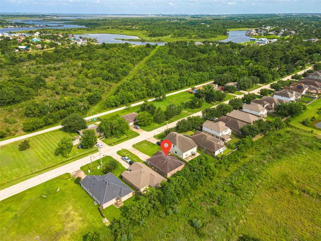 4131 Country Club Drive, Dickinson, TX 77539