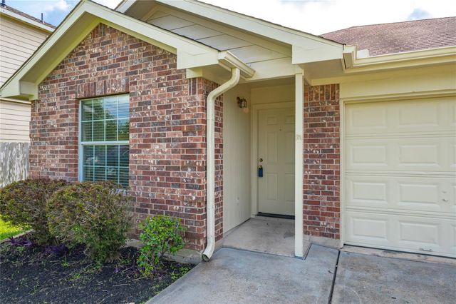 4131 Country Club Drive, Dickinson, TX 77539