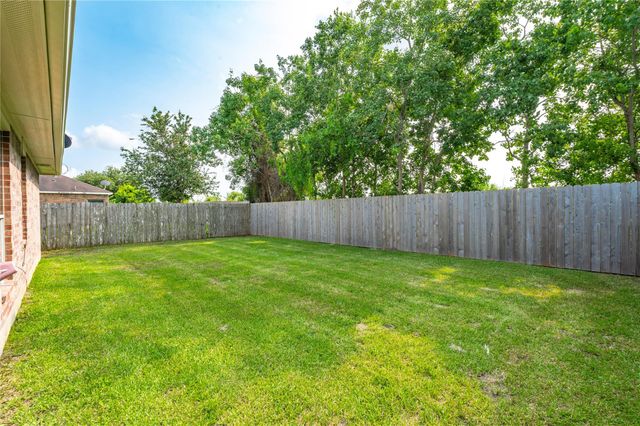 4131 Country Club Drive, Dickinson, TX 77539