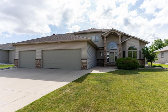 1913 Pentland Street, West Fargo, ND 58078