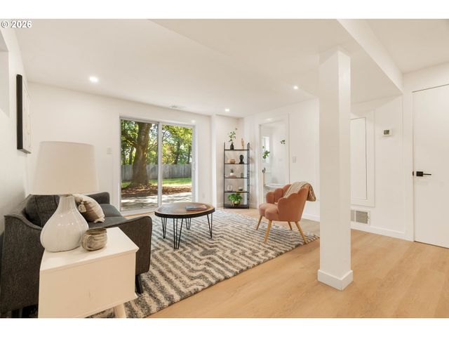 3906 Sw WILBARD St, Portland, OR 97219