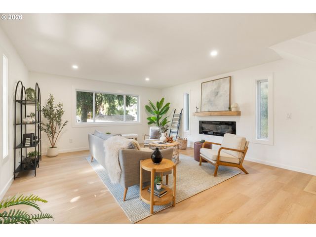 3906 Sw WILBARD St, Portland, OR 97219