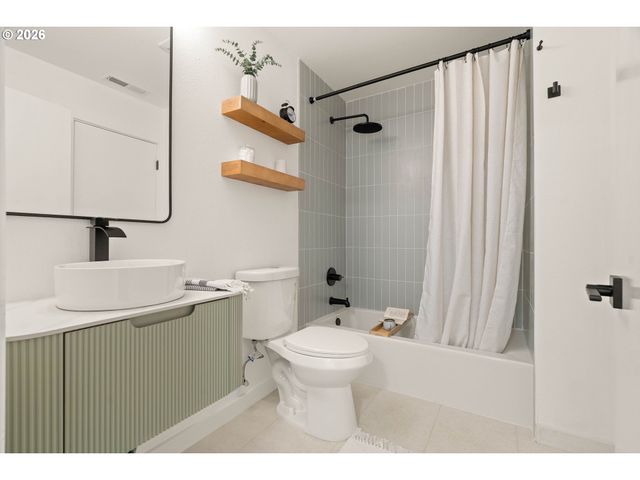 3906 Sw WILBARD St, Portland, OR 97219