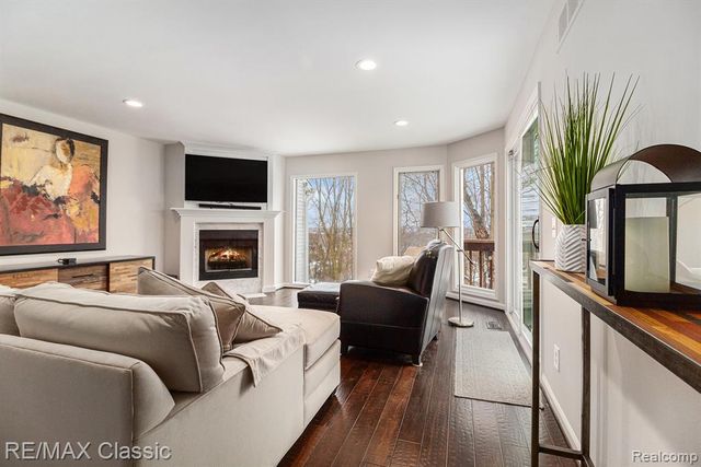 642 East Street 6, Northville, MI 48167