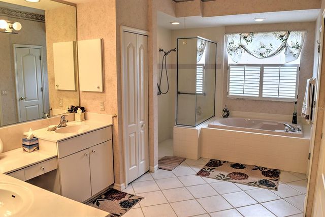 5113 FAR OAK CIRCLE, Sarasota, FL 34238