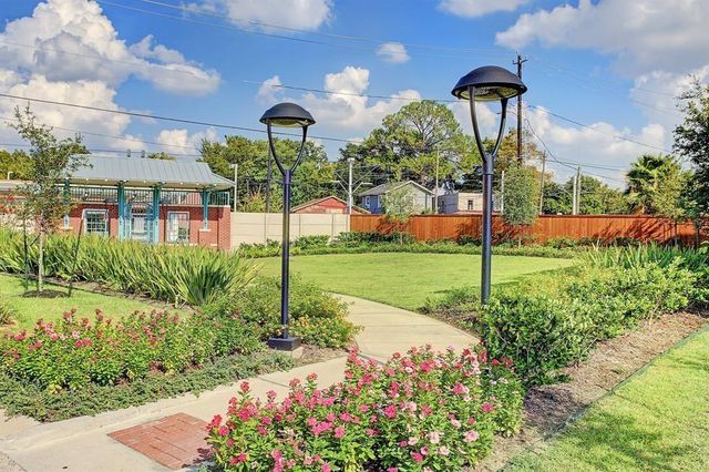 206 Fulton Station Drive, Houston, TX 77009