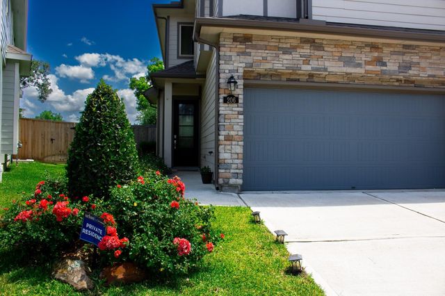 206 Fulton Station Drive, Houston, TX 77009