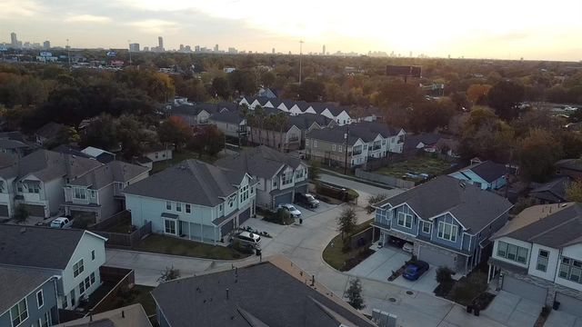 206 Fulton Station Drive, Houston, TX 77009