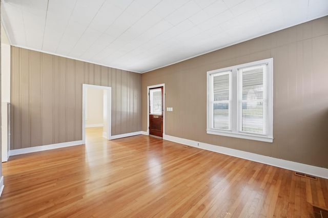 104 S Walnut Street, Wilmore, KY 40390