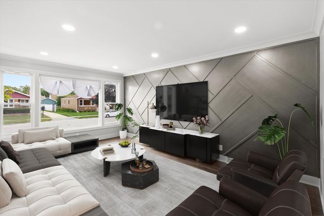 8804 S Fairfield Avenue, Evergreen Park, IL 60805