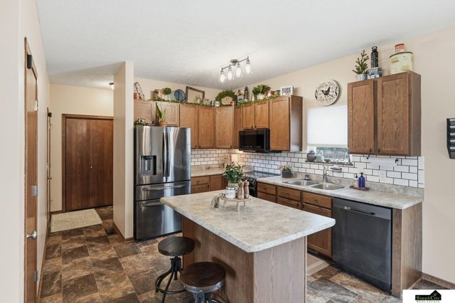 941 Scotts Creek Court, Hickman, NE 68372