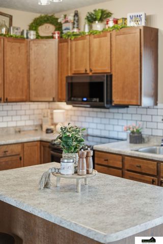 941 Scotts Creek Court, Hickman, NE 68372