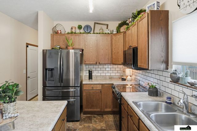941 Scotts Creek Court, Hickman, NE 68372