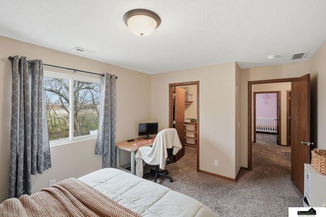 941 Scotts Creek Court, Hickman, NE 68372