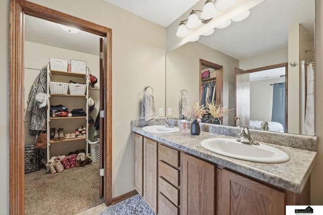 941 Scotts Creek Court, Hickman, NE 68372