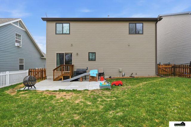 941 Scotts Creek Court, Hickman, NE 68372